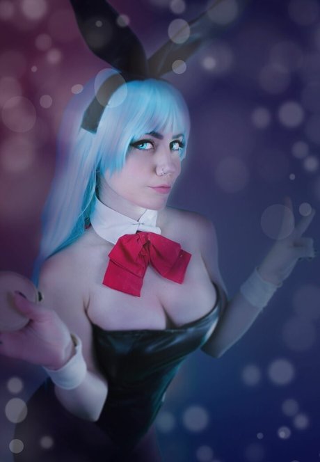 巨乳ストリップオンリーファンズ エロ 写真