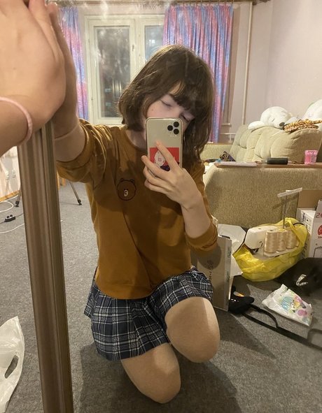 黒髪の熟女オンリーファンズ アダルト 画像