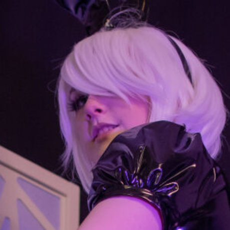 ぽっちゃりブロンドのオンリーファンズ ヌード 写真