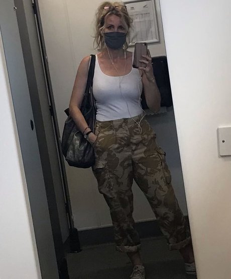 Corrinne Wicks ホット女優 ギャラリー