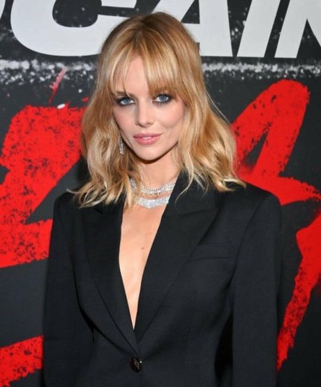 Samara Weaving 無料のスター アーカイブ