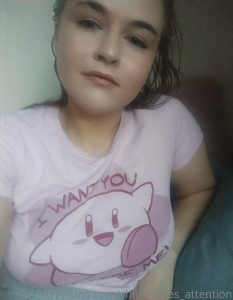 chloe loves attention ポルノモデル 画像