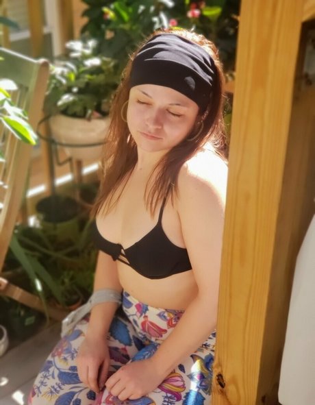 chloe loves attention モデル 画像