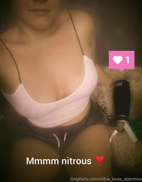 chloe loves attention ポルノスター 可愛い 写真