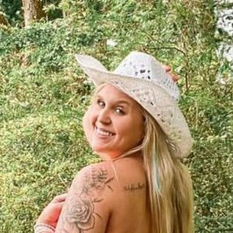 hotblondie95 エロティック女優 写真