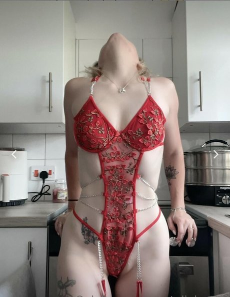 赤毛の痩せたオンリーファンズ ホット裸 画像