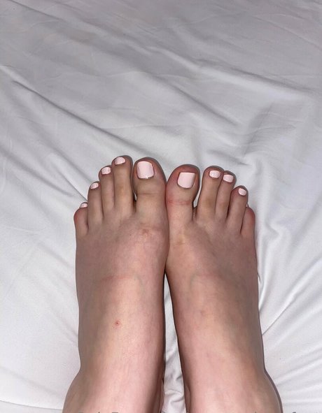 yourstrulymsfeet ポルノ女優 ギャラリー