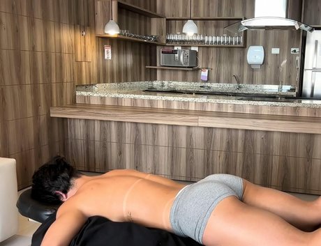 Yanne Fitness ヌードモデル ギャラリー