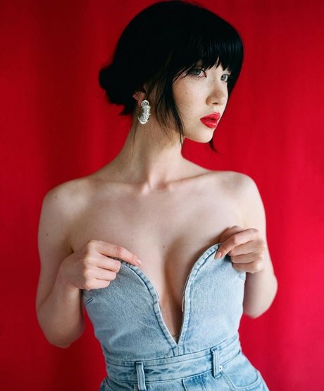 Aya Shalkar 裸モデル 写真