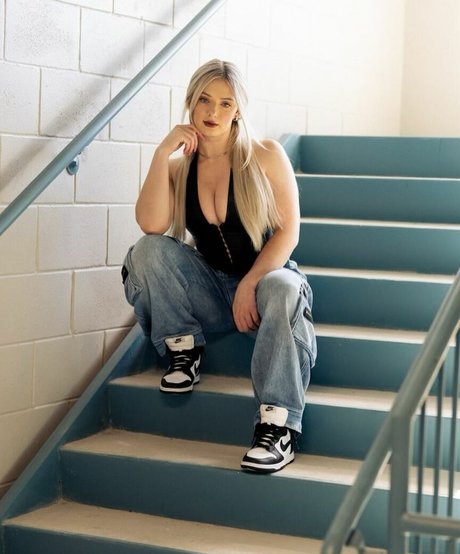 ミラーセルフィーオンリーファンズ HD 画像