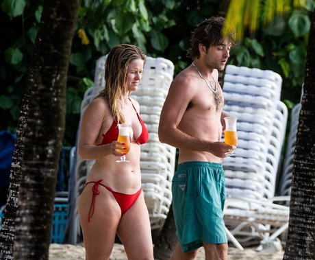 Alice Eve 素敵なスター 写真