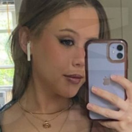 Emily Kyte 独占スター 画像