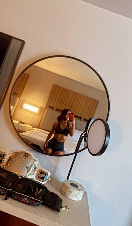 Roxanne Perez アダルトモデル 画像