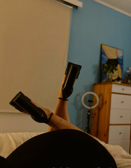 feetloretta ポルノスター 画像