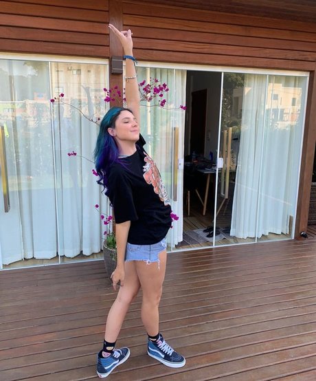 カムフィートオンリーファンズ 無料ポルノ 写真