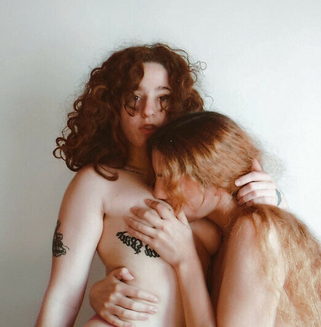 レズビアン誘惑オンリーファンズ セクシーヌード 写真