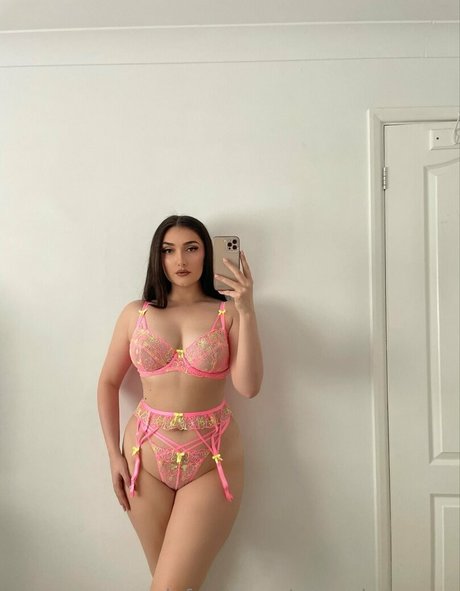 バニープリンセスオンリーファンズ ヌード 写真