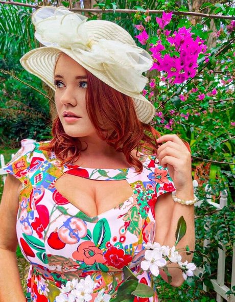 小さいチンポのシーメールオンリーファンズ アートポルノ 写真