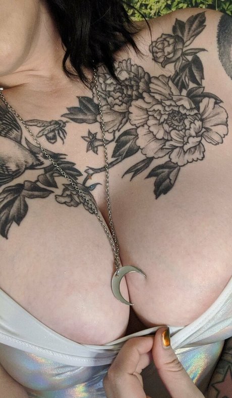 アジア人の巨乳オンリーファンズ セクシーヌード 写真