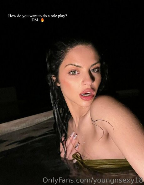 ティーンフィンガリングオンリーファンズ アートヌード 写真