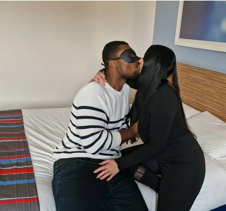 オンリーファンズを崇拝する ホットxxx 画像