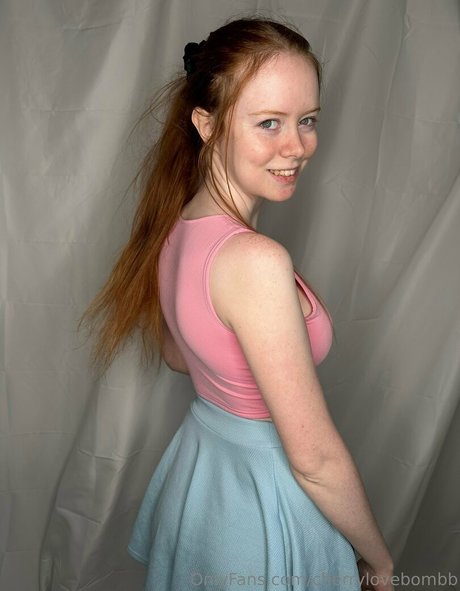 Cherrylovebombb セクシー女優 写真