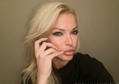 美しいラテン系オンリーファンズ セックス 写真