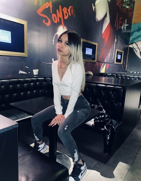 xsaraa free 完璧なモデル 写真