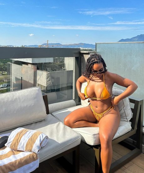 Flaviane Vasconcelos セックスモデル 画像