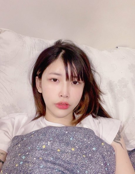 巨乳ブロンドオンリーファンズ 美しい裸 写真