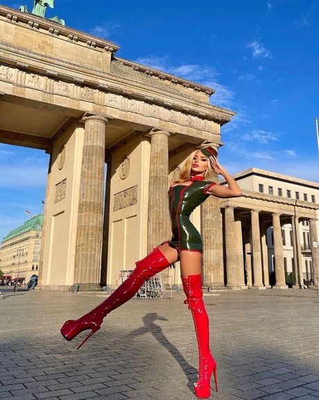 Goddess Slavena ポルノスター 写真