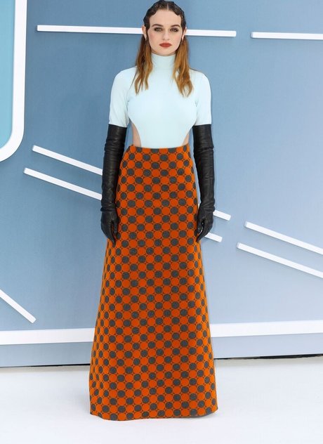 陸軍の熟女オンリーファンズ ポルノグラフィック 画像