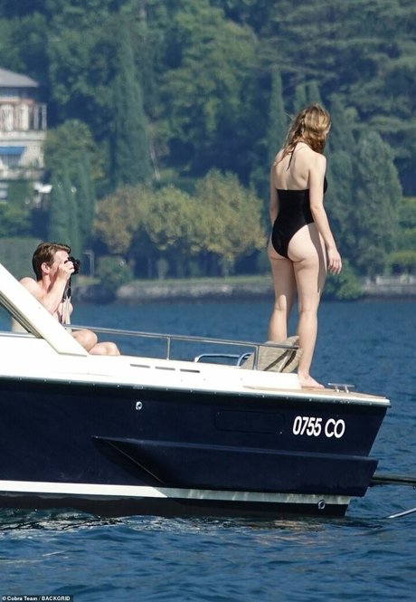 アナルフェチオンリーファンズ 無料セクシー 写真