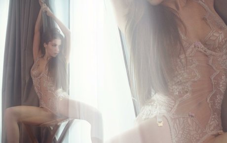 エモな痴女オンリーファンズ 美しいヌード 画像