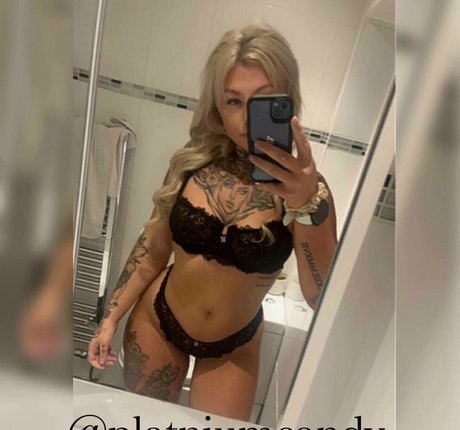 金髪オナニーオンリーファンズ エロチック 写真