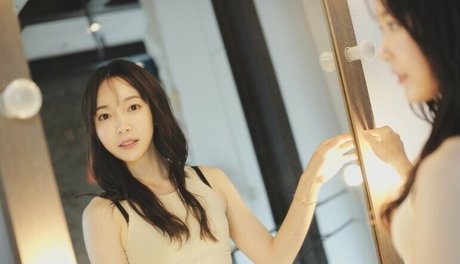 Eunzel ASMR ポルノスター ヌード 写真