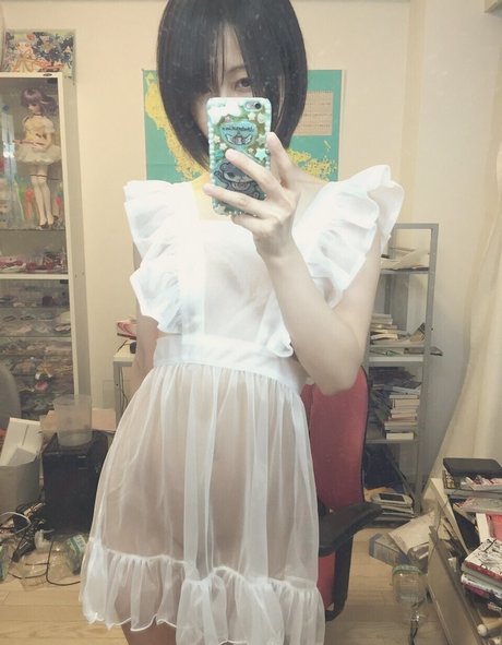 いちごミルクオンリーファンズ 美しい裸 写真