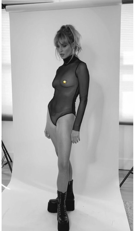 バン・オンリーファンズ 無料ポルノ ギャラリー