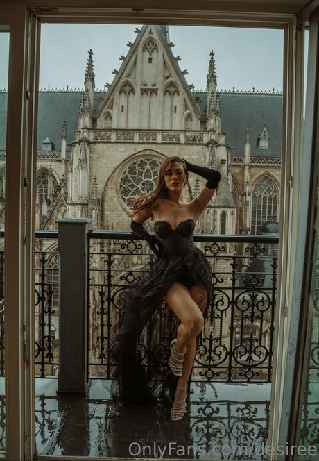 desiree ヌード女優 写真