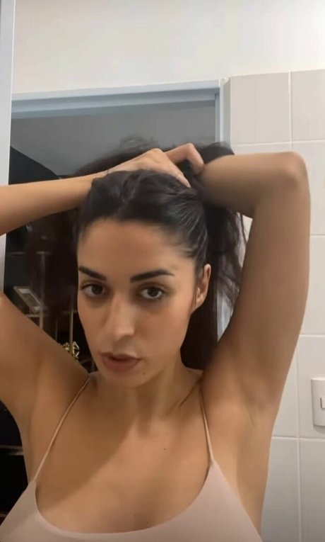 筋肉質な女性 オンリーファンズ アダルト 写真