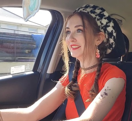 指マン 潮吹き オンリーファンズ 美しい 画像