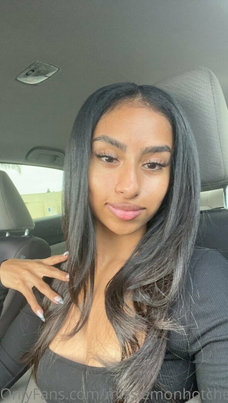 スペードのクイーン オンリーファンズ 無料ポルノ 画像