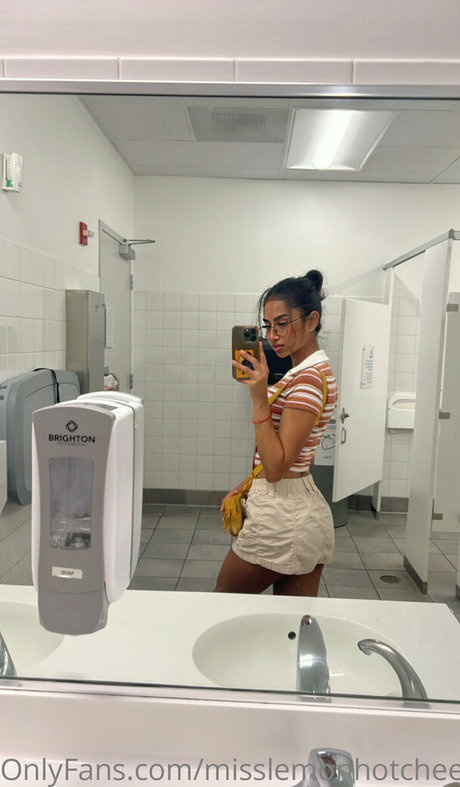 肉厚熟女オンリーファンズ 無料アダルト 写真