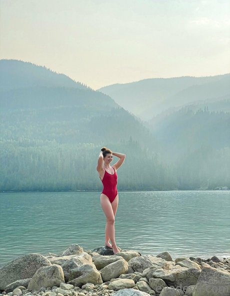 いちごミルクオンリーファンズ ポルノ 写真