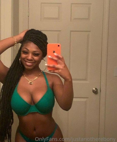 justanotherebony 裸の女優 写真