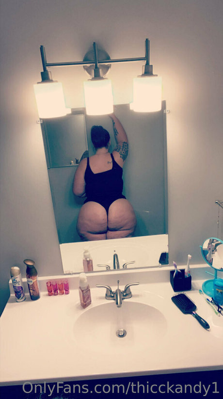 熟女シャワーオンリーファンズ 無料アダルト 写真