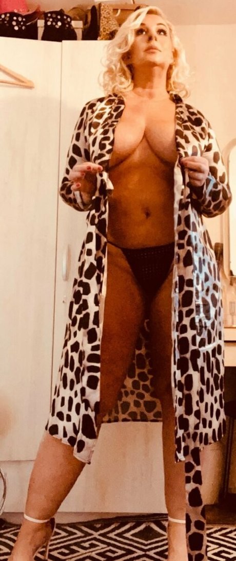 大きなお尻の黒人オンリーファンズ 美しい裸 写真