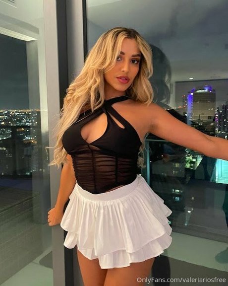 ストリップショー オンリーファンズ セックス 画像