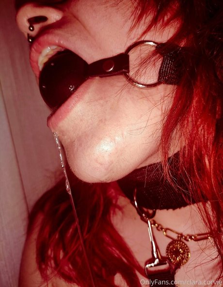 肉厚熟女オンリーファンズ セクシーヌード 画像