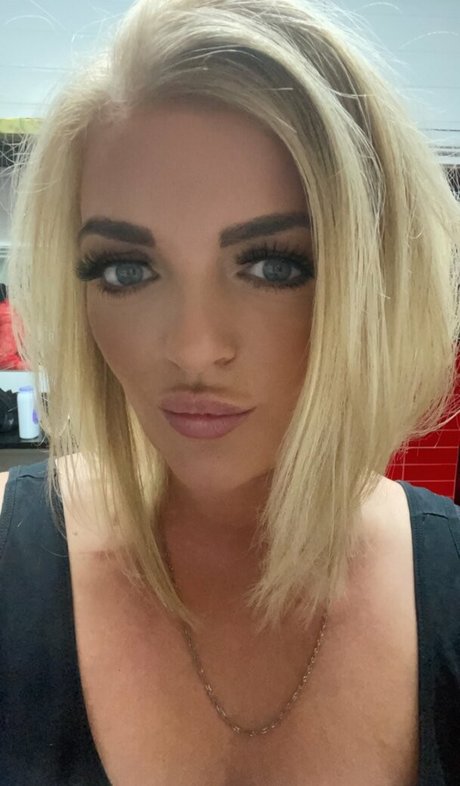 Slutforblack ヌードのポルノスター 画像